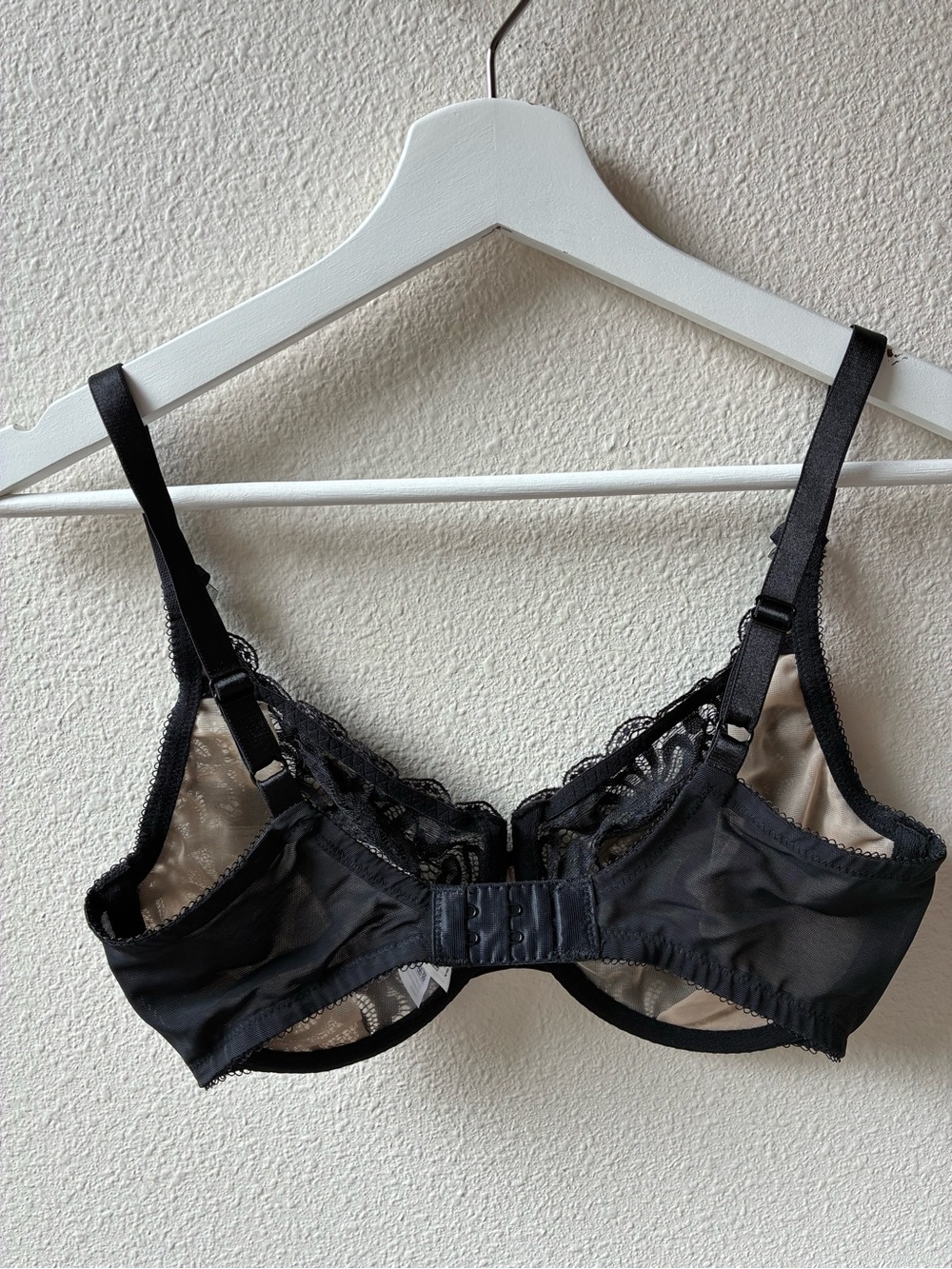 EUC Wacoal All Dressed Up Underwire Lace Bra (Style 851166 - Size: 32DDD) - Picture 6 of 12